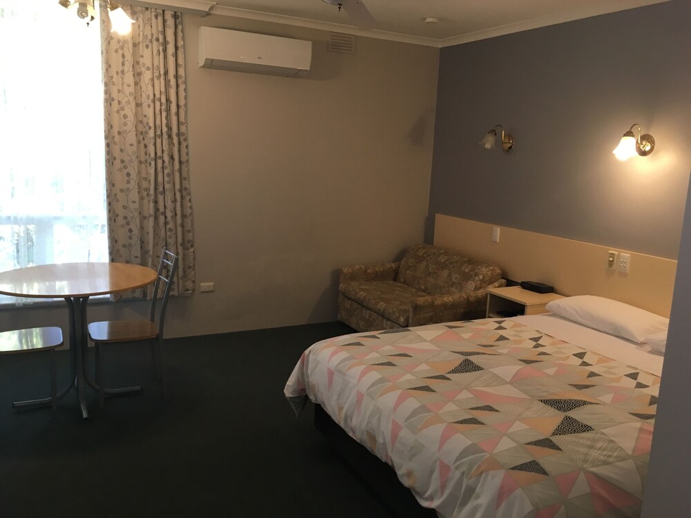 Camperdown Cascade Motel, Warrnambool Camperdown Cascade Motel, Warrnambool