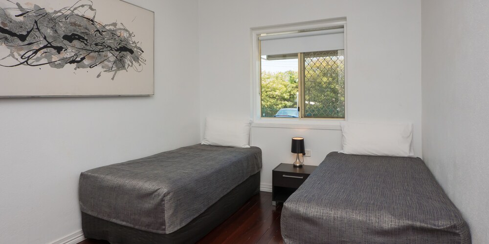 Hampton Court Apartments, Brisbane Hampton Court Apartments, Brisbane