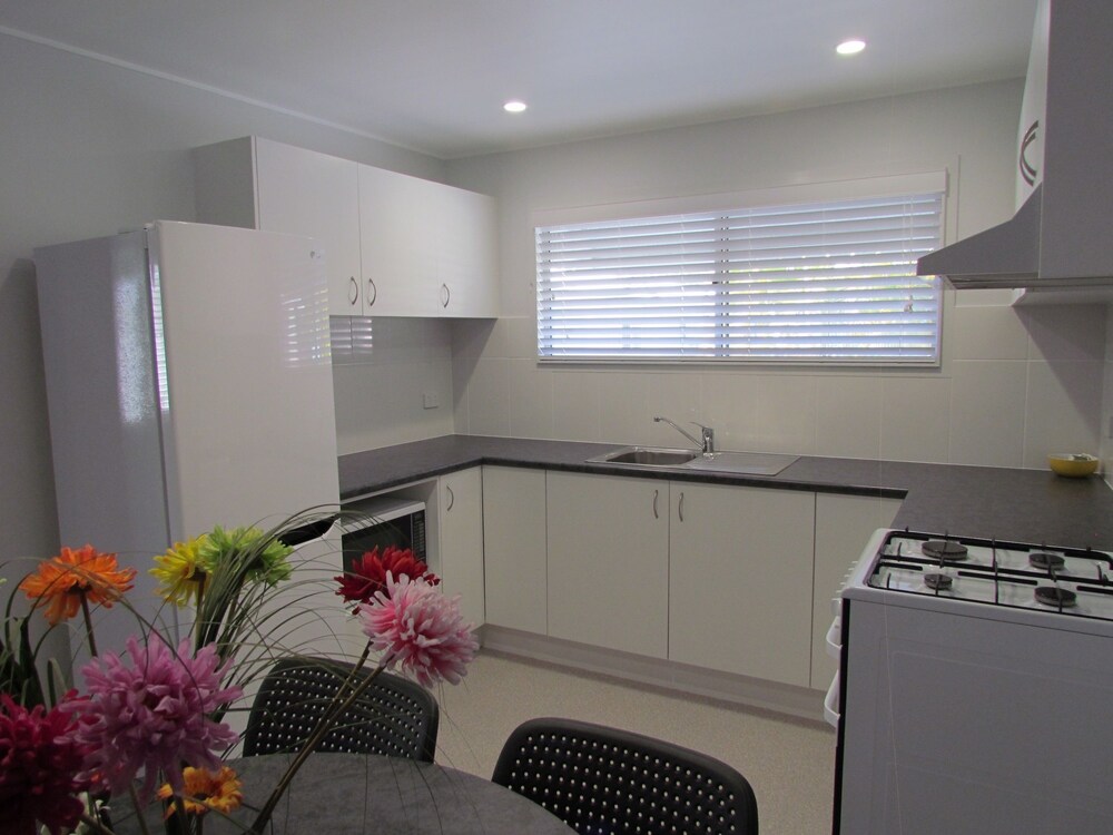 Alex Beach Cabins, Sunshine Coast Alex Beach Cabins, Sunshine Coast