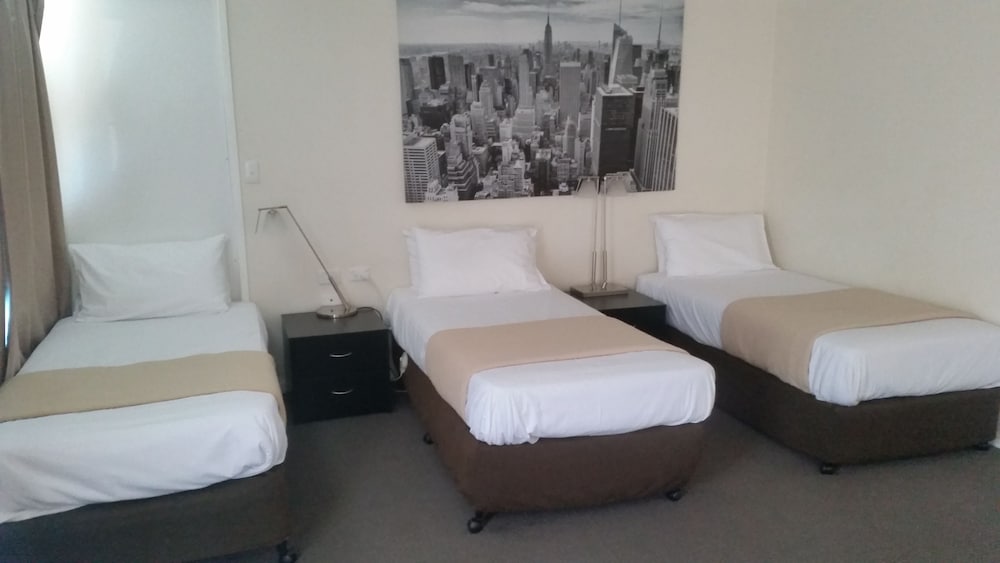 Clifford Park Holiday Motor Inn, Toowoomba Clifford Park Holiday Motor Inn, Toowoomba