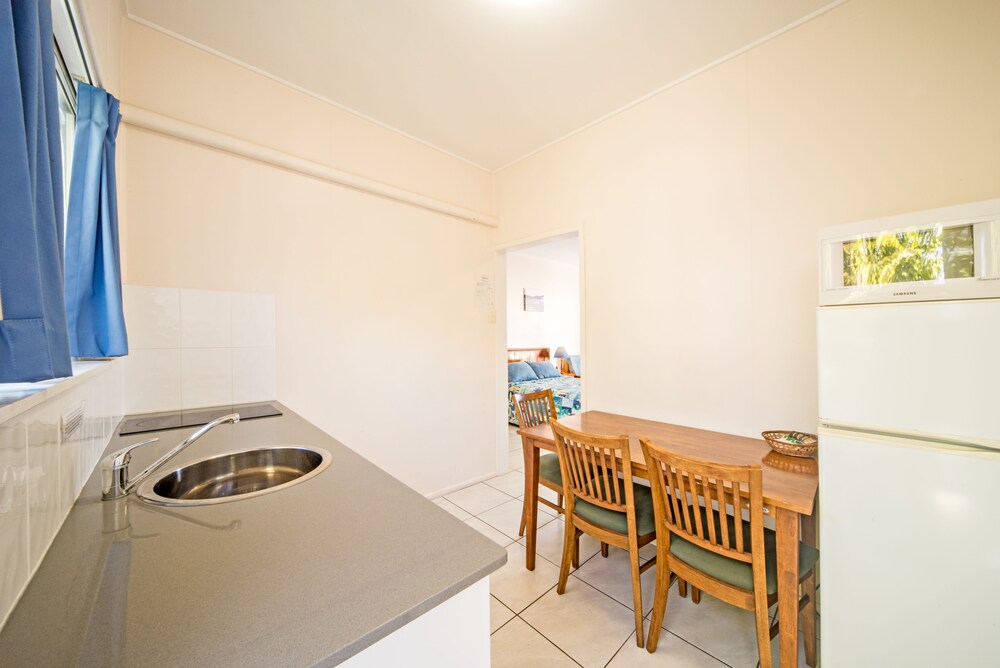 Airlie Court Holiday Units, Tasmania Airlie Court Holiday Units, Tasmania