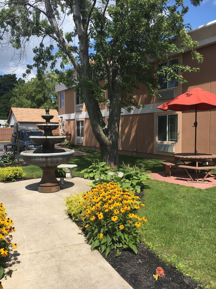 AAshram Hotel by Niagara River, Niagara Falls AAshram Hotel by Niagara River, Niagara Falls