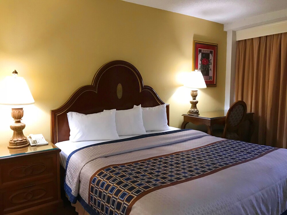 Golden Green Hotel, Charlotte Golden Green Hotel, Charlotte