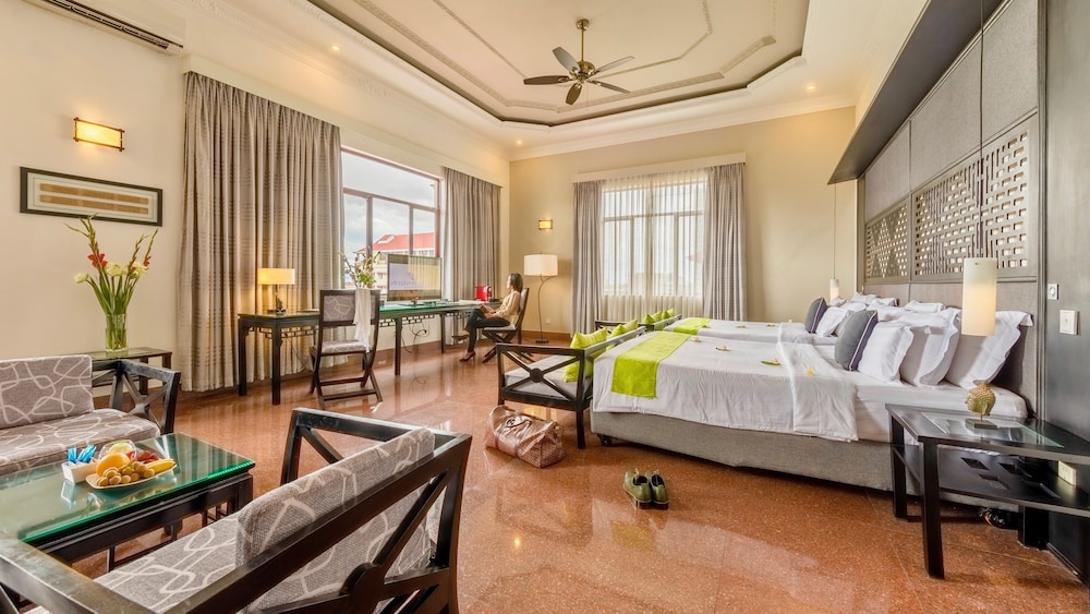 White Mansion, Phnom Penh White Mansion, Phnom Penh