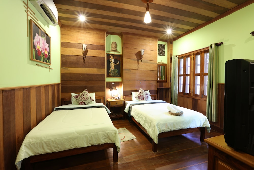 Natural Bungalows Restaurant and Bar, Kampot Natural Bungalows Restaurant and Bar, Kampot