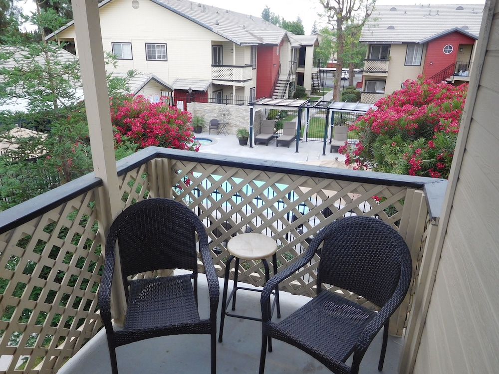 Whispering Meadows Apartments, Bakersfield Whispering Meadows Apartments, Bakersfield