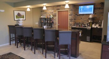 Hotels Near Creston Plaza Apartments 1001 South Cobblestone Inn Suites Winterset Ia
