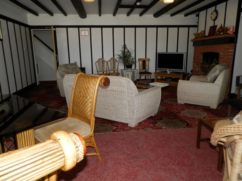 Wayside Cheer Hotel, Channel Islands Wayside Cheer Hotel, Channel Islands