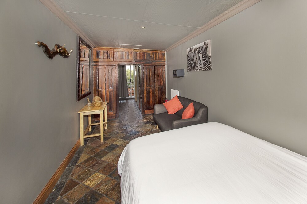 Lungile Backpackers Lodge, Port Elizabeth Lungile Backpackers Lodge, Port Elizabeth