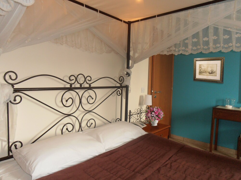 Crown Inn Hotel, Nicosia Crown Inn Hotel, Nicosia