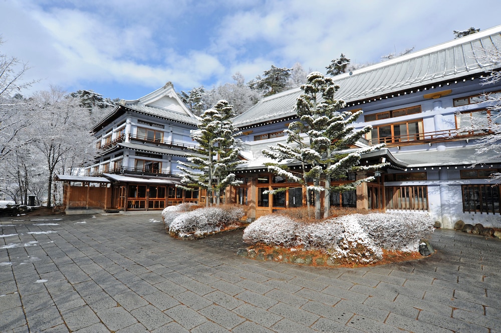 Kusatsu Hotel - Tap to explore photos