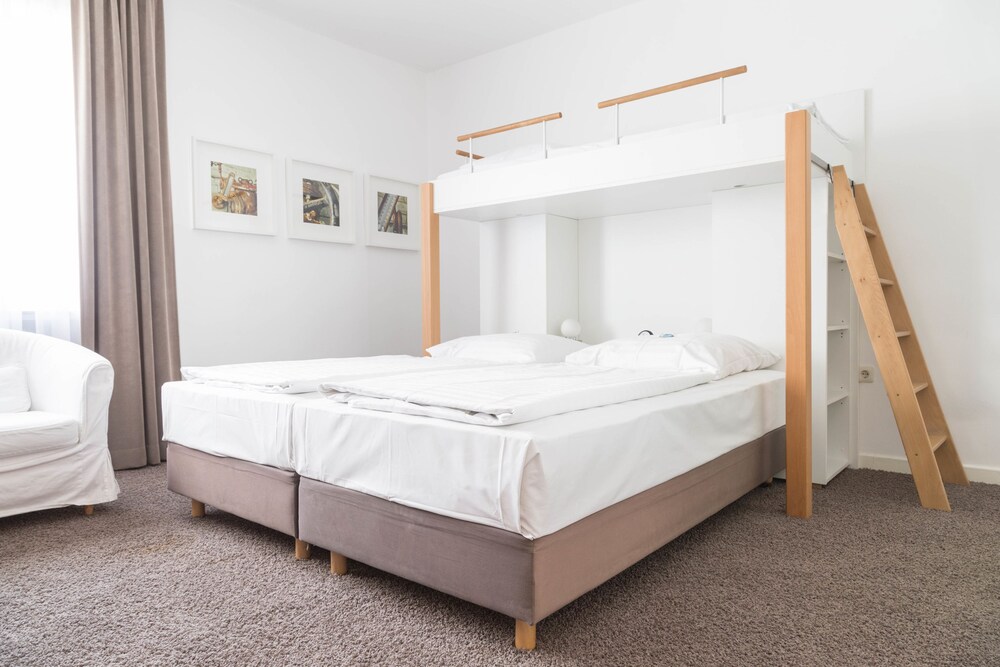 Max Hotel Garni, Dusseldorf Max Hotel Garni, Dusseldorf