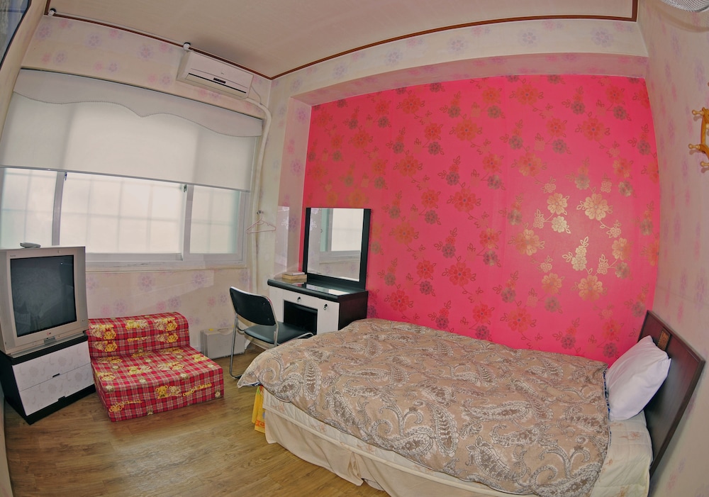 Hwaseong Guest House - Hostel, Suwon Hwaseong Guest House - Hostel, Suwon