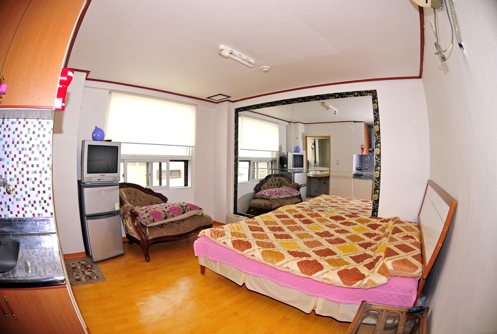 Hwaseong Guest House - Hostel, Suwon Hwaseong Guest House - Hostel, Suwon