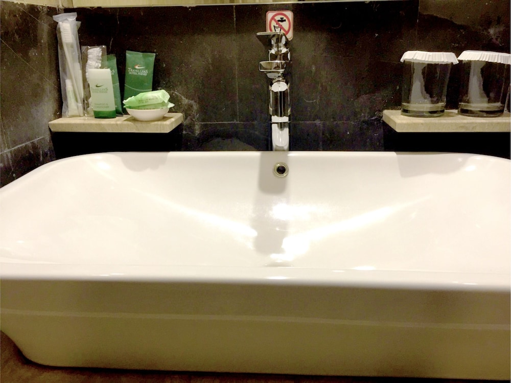 Travellers Hotel Phinisi, Makassar Travellers Hotel Phinisi, Makassar