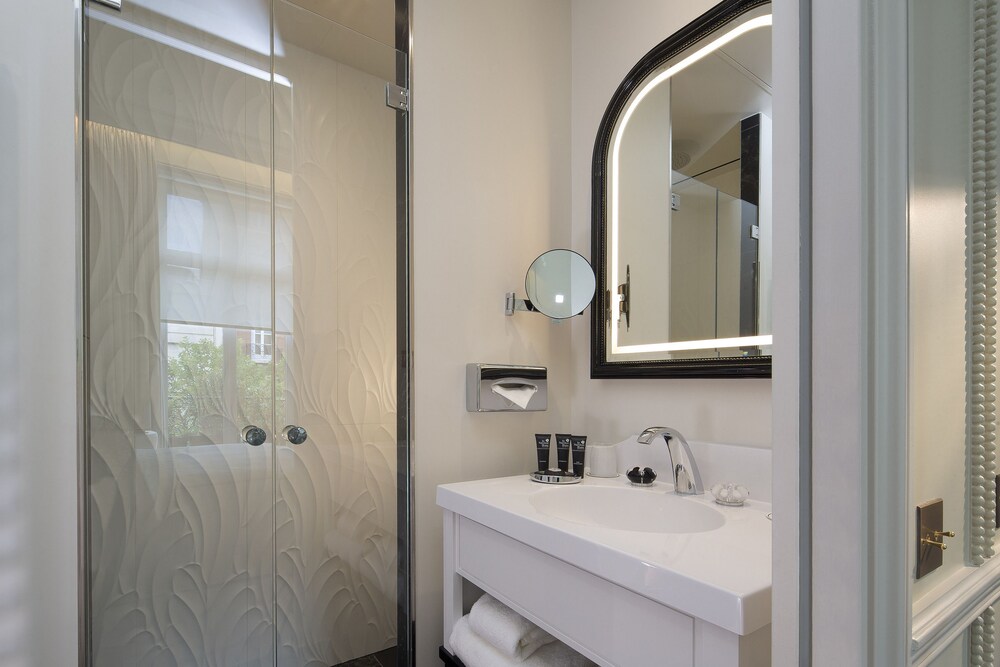 Hotel Le Narcisse Blanc & Spa, Paris Hotel Le Narcisse Blanc & Spa, Paris