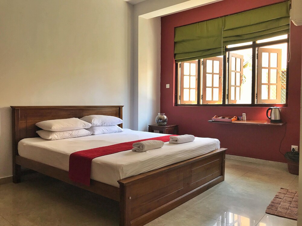 Lilac by Seclusion, Colombo Lilac by Seclusion, Colombo