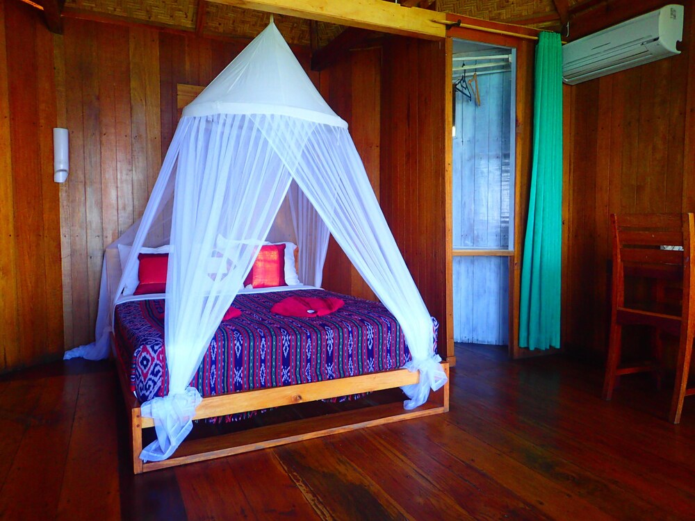 Waecicu Eden Beach Hotel, Labuan Bajo Waecicu Eden Beach Hotel, Labuan Bajo