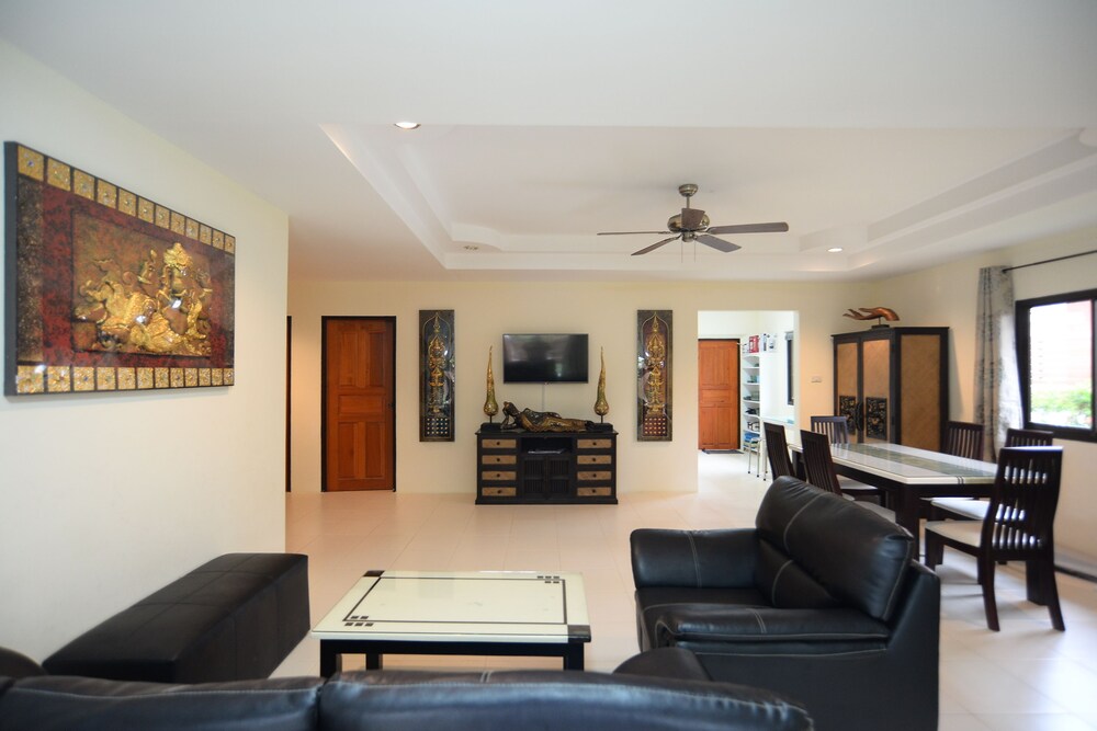 Baan Kanittha - 4 Bedrooms Garden Villa, Pattaya Baan Kanittha - 4 Bedrooms Garden Villa, Pattaya