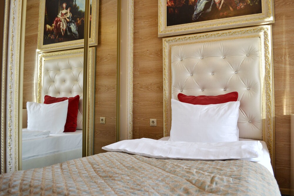 Grand Belorusskaya Hotel, Moscow Grand Belorusskaya Hotel, Moscow