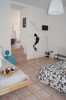 Hotel La Luna Blu In Old Town