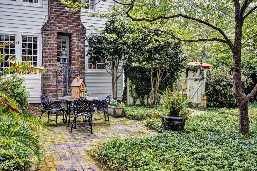 The Liberty Rose, Williamsburg The Liberty Rose, Williamsburg