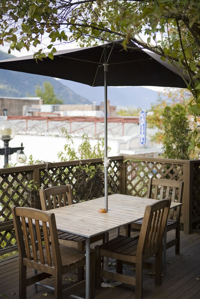 Cloudside Hotel, Nelson (BC) Cloudside Hotel, Nelson (BC)