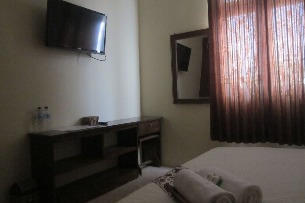 Larasati Guest House, Depok Larasati Guest House, Depok