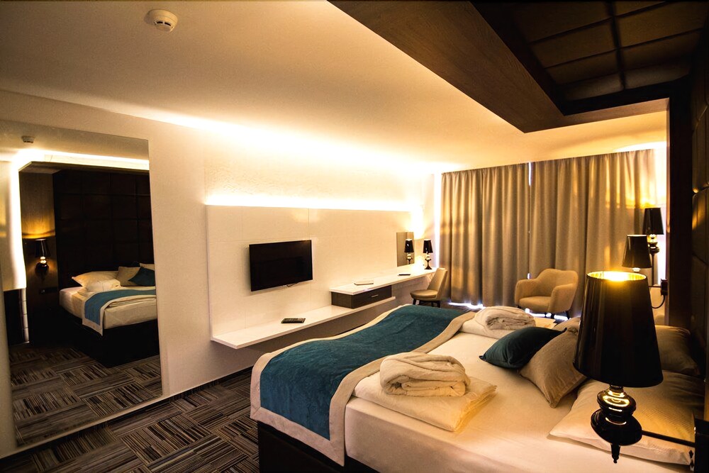 Hotel Hills Congress & Termal Spa Resort, Sarajevo Hotel Hills Congress & Termal Spa Resort, Sarajevo