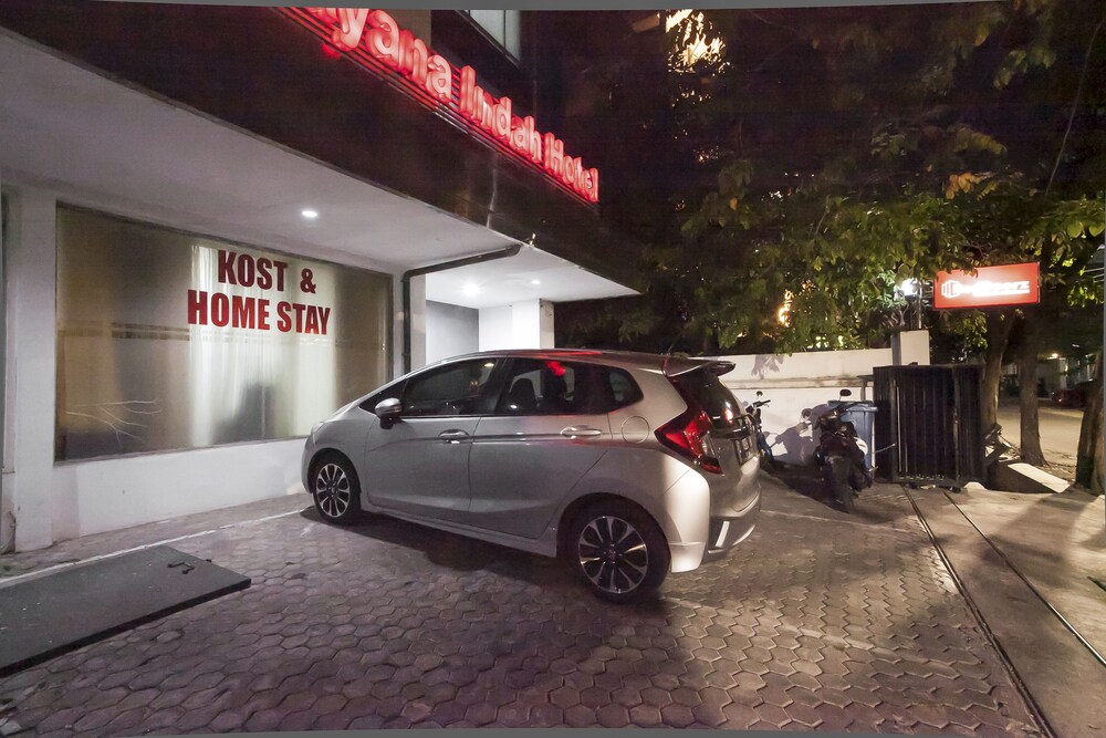 RedDoorz @ Panglima Sudirman, Surabaya RedDoorz @ Panglima Sudirman, Surabaya
