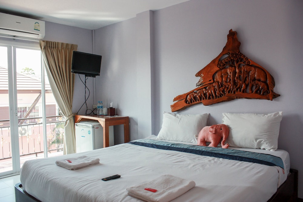 Baan Taklom Chomtalay, Chaam Baan Taklom Chomtalay, Chaam