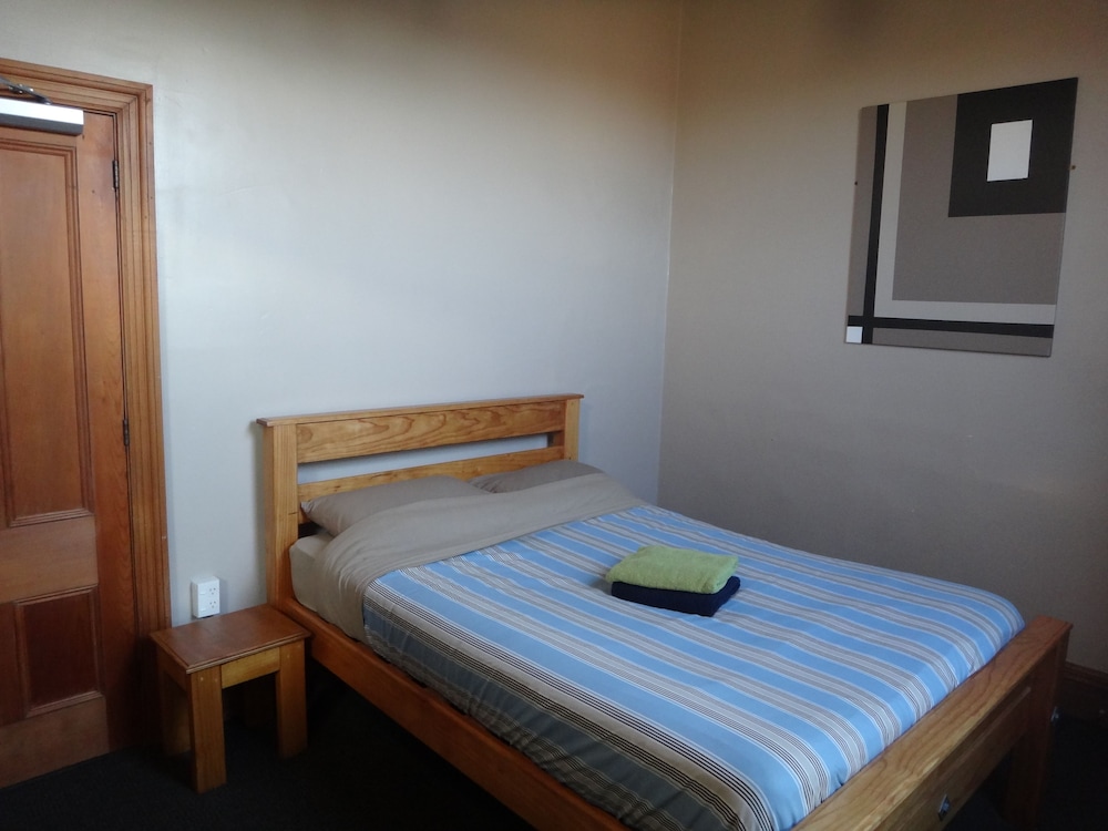 The Old Countryhouse Backpacker Hostel, Christchurch The Old Countryhouse Backpacker Hostel, Christchurch