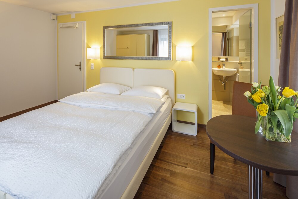 APARTHOTEL Familie Hugenschmidt, Zurich APARTHOTEL Familie Hugenschmidt, Zurich