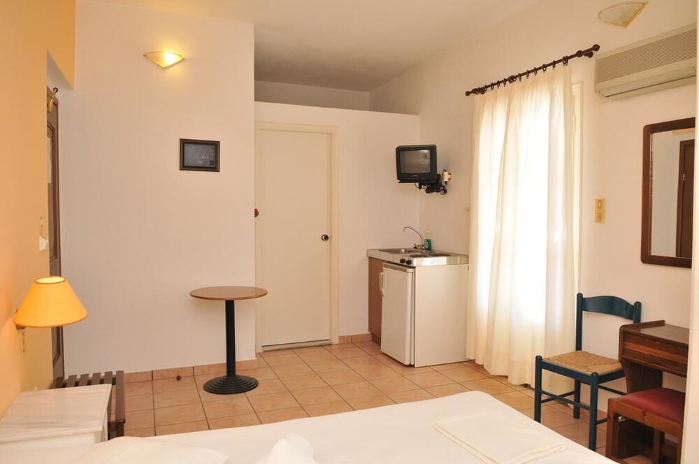 Willy's Rooms & Apartments, Syros Willy's Rooms & Apartments, Syros