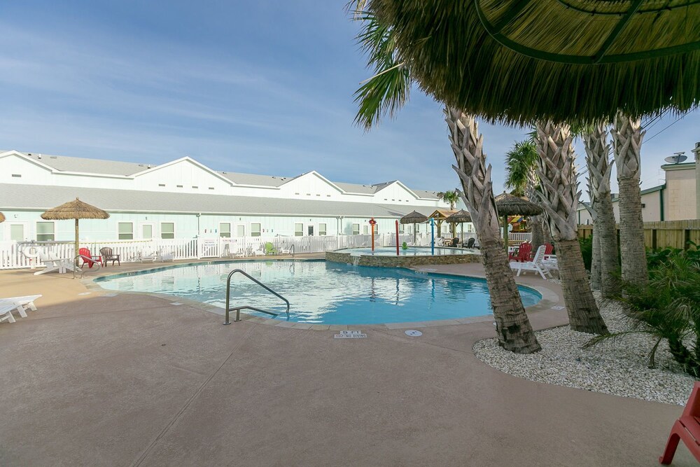 Nemo Cay Resort D140 Poolside by RedAwning, Corpus Christi Nemo Cay Resort D140 Poolside by RedAwning, Corpus Christi