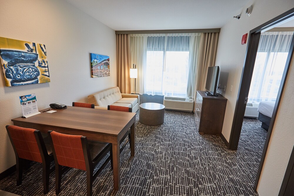 Gundersen Hotel & Suites, La Crosse Gundersen Hotel & Suites, La Crosse