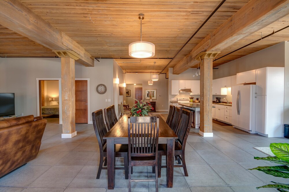 Novelty Vacation Rentals, Dubuque Novelty Vacation Rentals, Dubuque