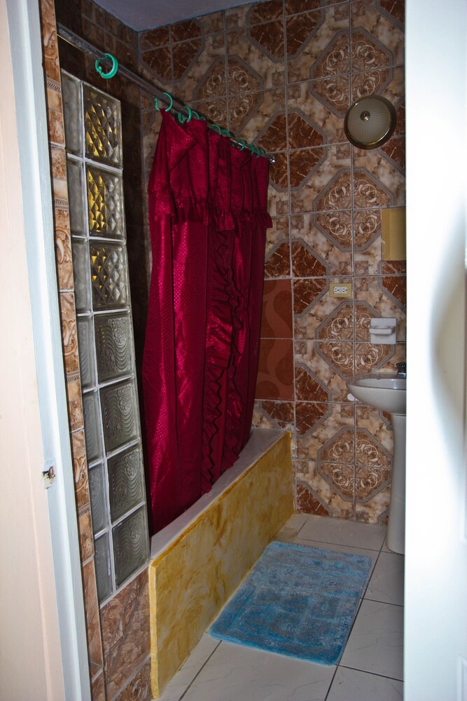 Executive Shaw Park Guest House, Ocho Rios Executive Shaw Park Guest House, Ocho Rios
