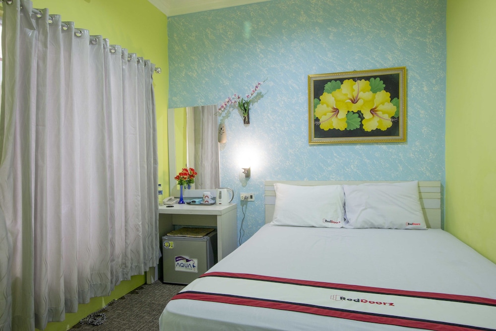 RedDoorz Plus near Plaza Ambarukmo, Depok RedDoorz Plus near Plaza Ambarukmo, Depok
