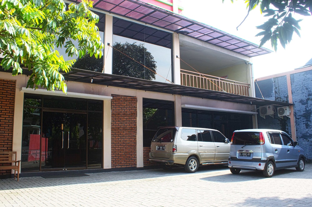 RedDoorz Plus near Stadion Mandala Krida, Yogyakarta RedDoorz Plus near Stadion Mandala Krida, Yogyakarta