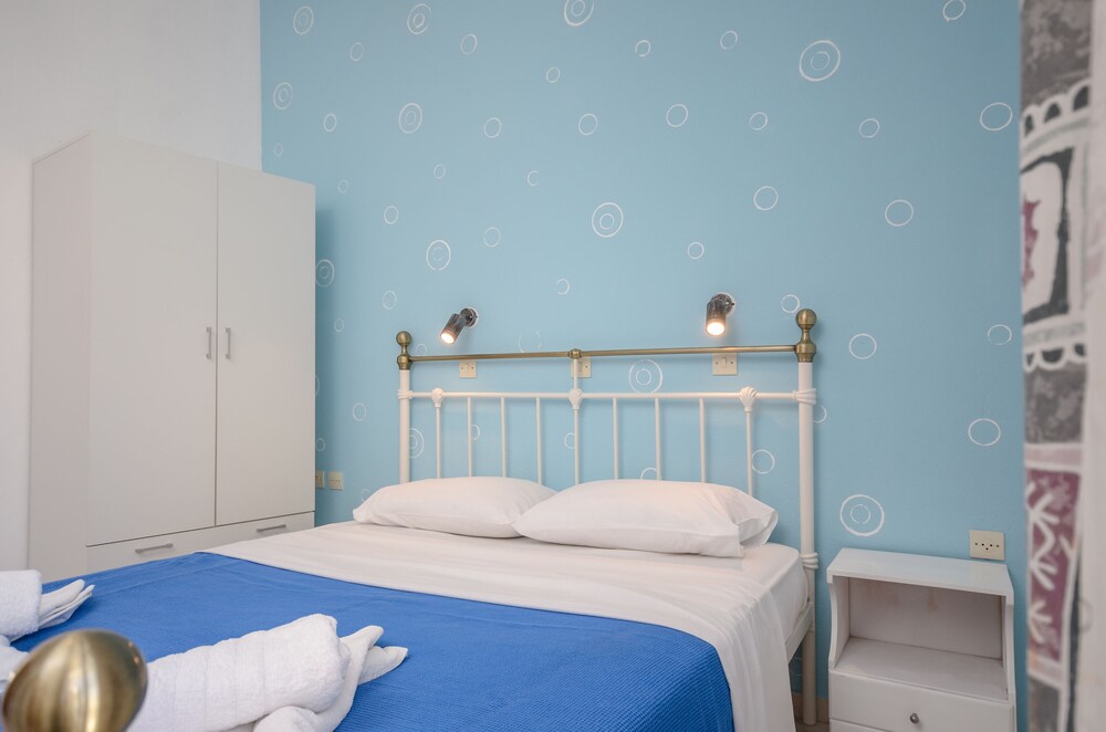 Depis Place Economy, Naxos Depis Place Economy, Naxos