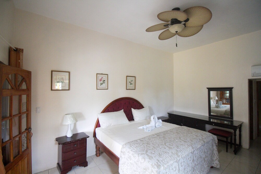 Chateau Margarite Hotel, Montego Bay Chateau Margarite Hotel, Montego Bay