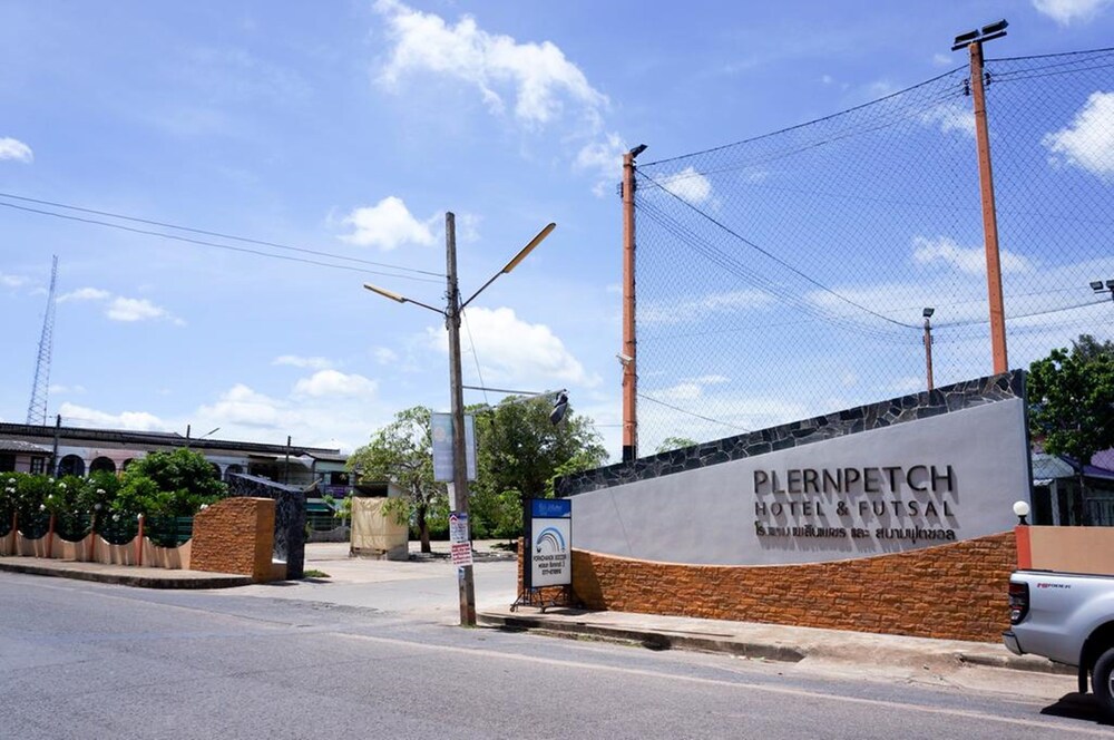 Plernpetch Hotel, Surat Thani Plernpetch Hotel, Surat Thani