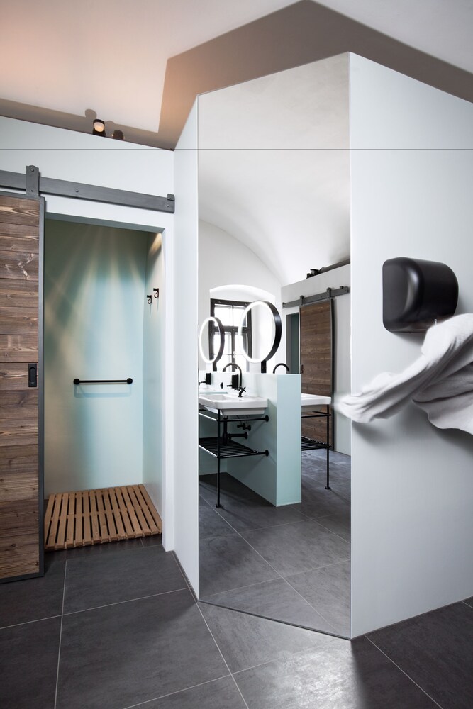 Long Story Short Hostel & Café, Olomouc Long Story Short Hostel & Café, Olomouc