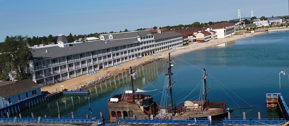 Hamilton Inn Select Beachfront, Mackinaw City Hamilton Inn Select Beachfront, Mackinaw City