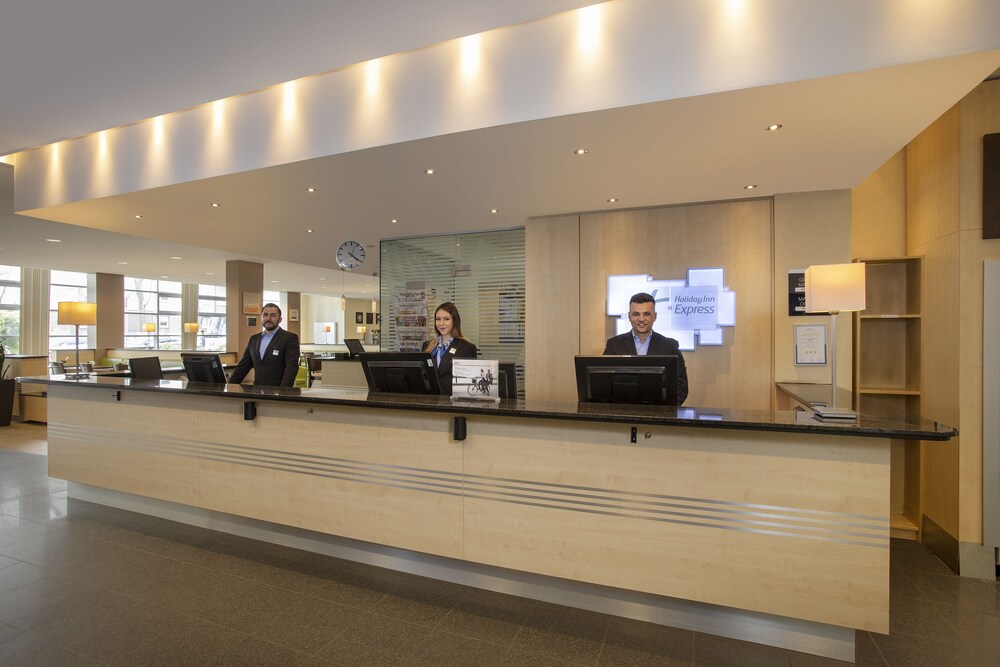Holiday Inn Express Frankfurt Messe, Frankfurt/Main Holiday Inn Express Frankfurt Messe, Frankfurt/Main