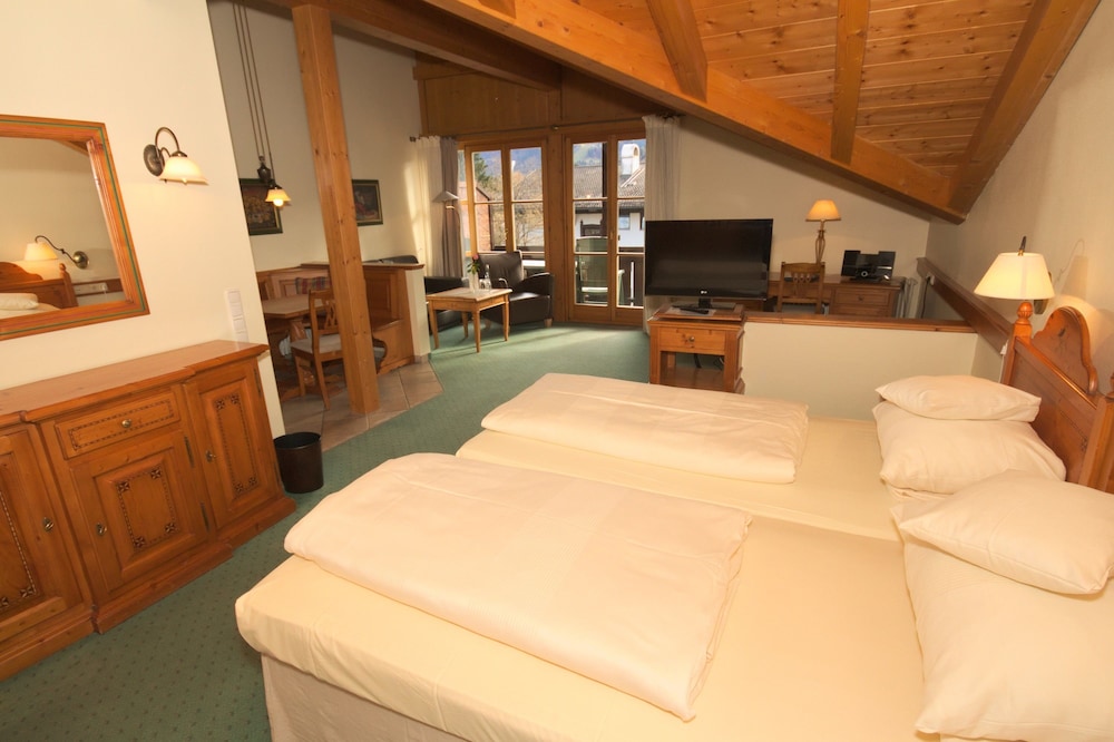 Hotel Zugspitze, Garmisch-Partenkirchen Hotel Zugspitze, Garmisch-Partenkirchen