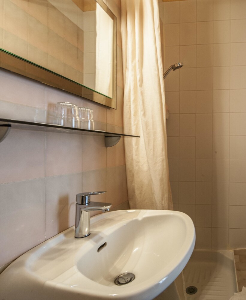 Hotel des 3 nations, Paris Hotel des 3 nations, Paris
