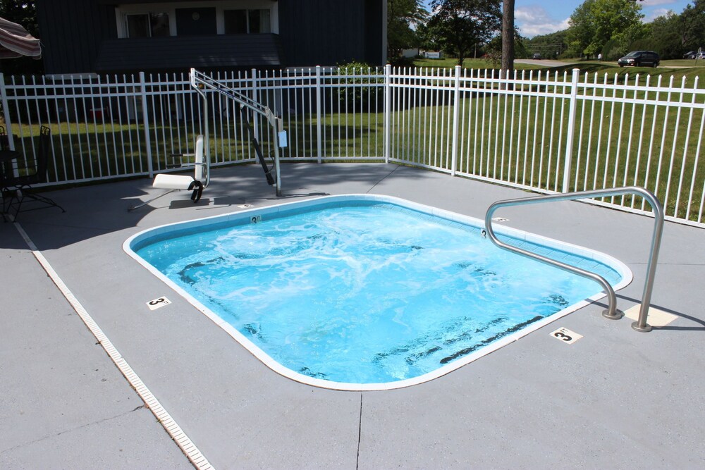 Travelodge by Wyndham Traverse City MI, Traverse City Travelodge by Wyndham Traverse City MI, Traverse City