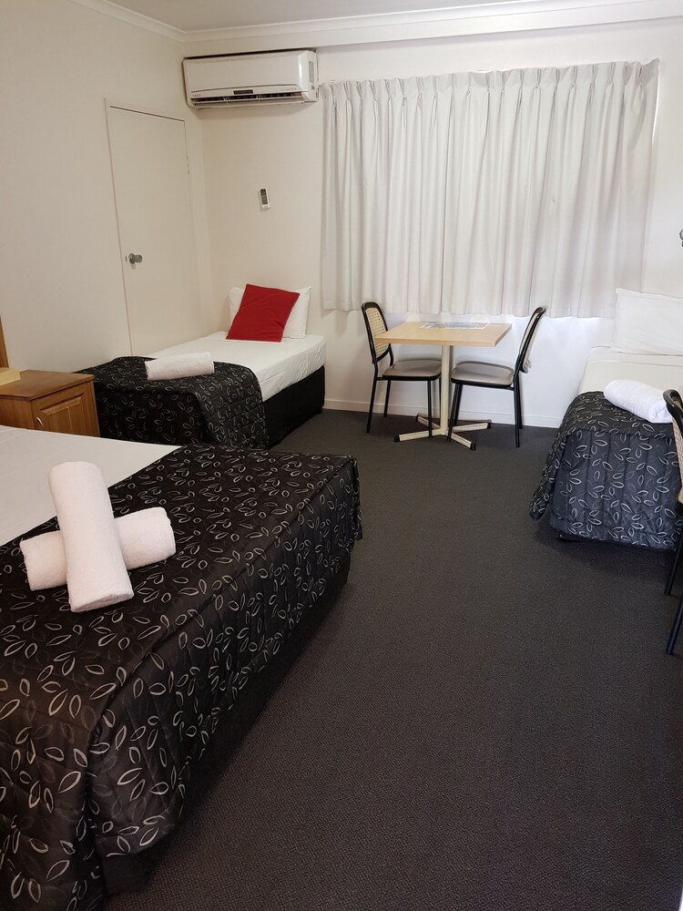 Cluden Park Motor Inn, Townsville Cluden Park Motor Inn, Townsville